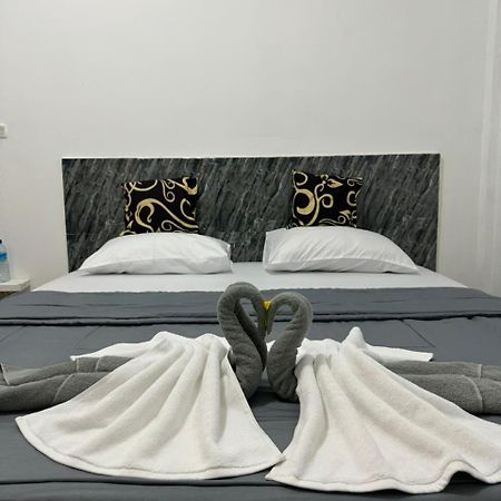 Black Sweet Homestay Dua 吉利阿尔 外观 照片