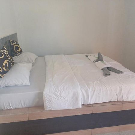 Black Sweet Homestay Dua 吉利阿尔 外观 照片