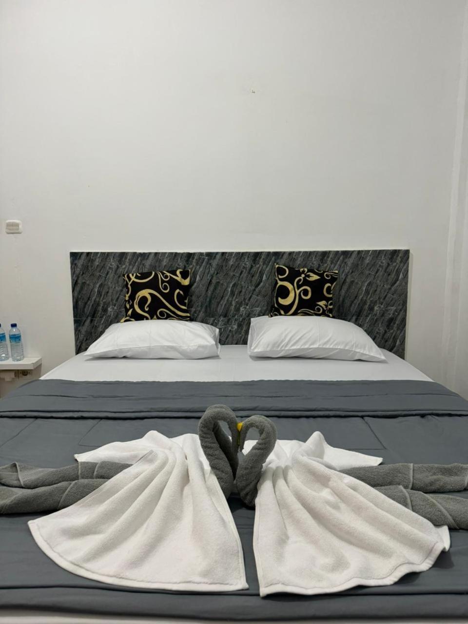 Black Sweet Homestay Dua 吉利阿尔 外观 照片
