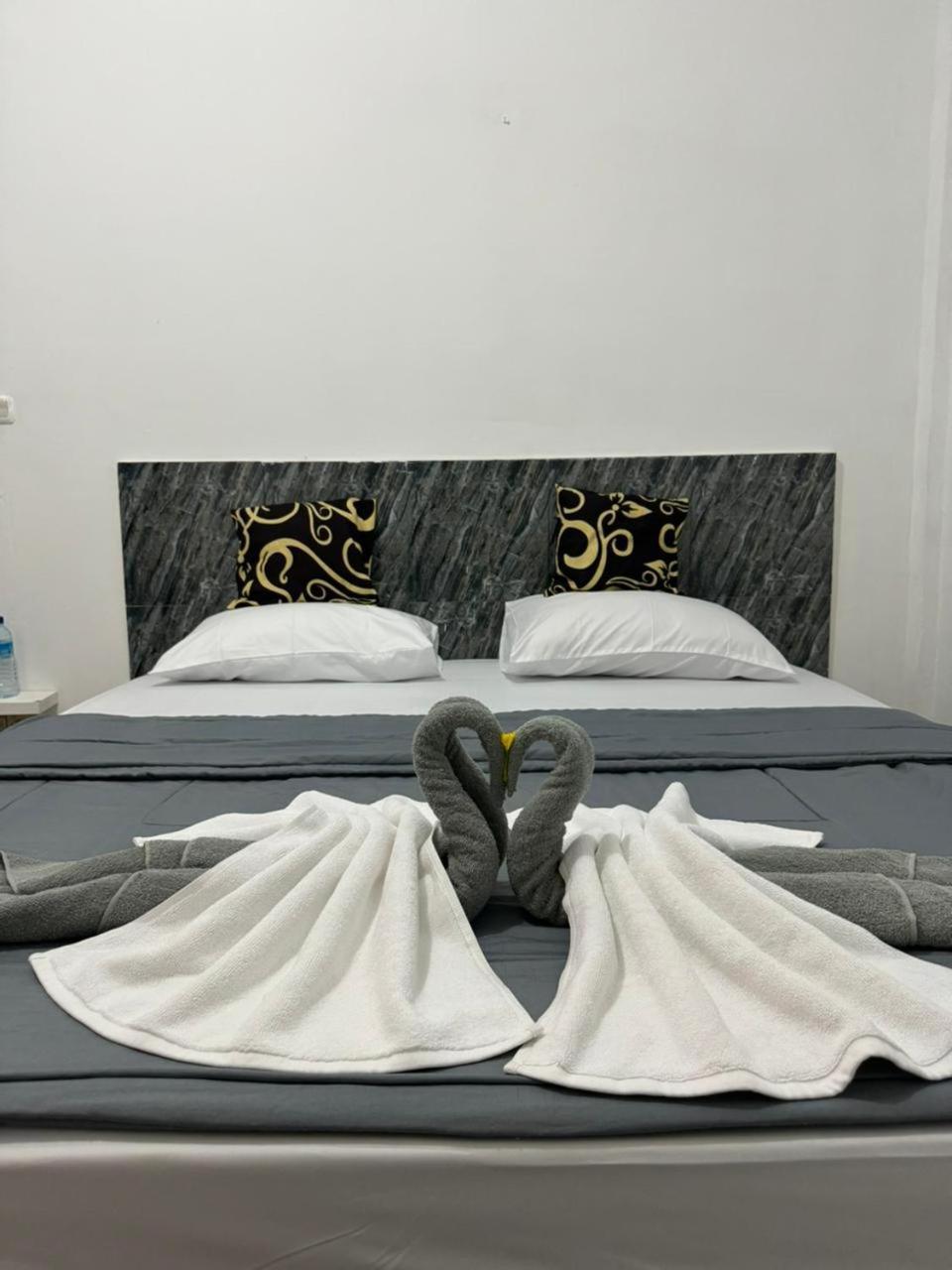 Black Sweet Homestay Dua 吉利阿尔 外观 照片